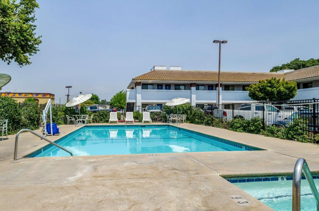 Motel 6 Oakdale, Ca Bagian luar foto