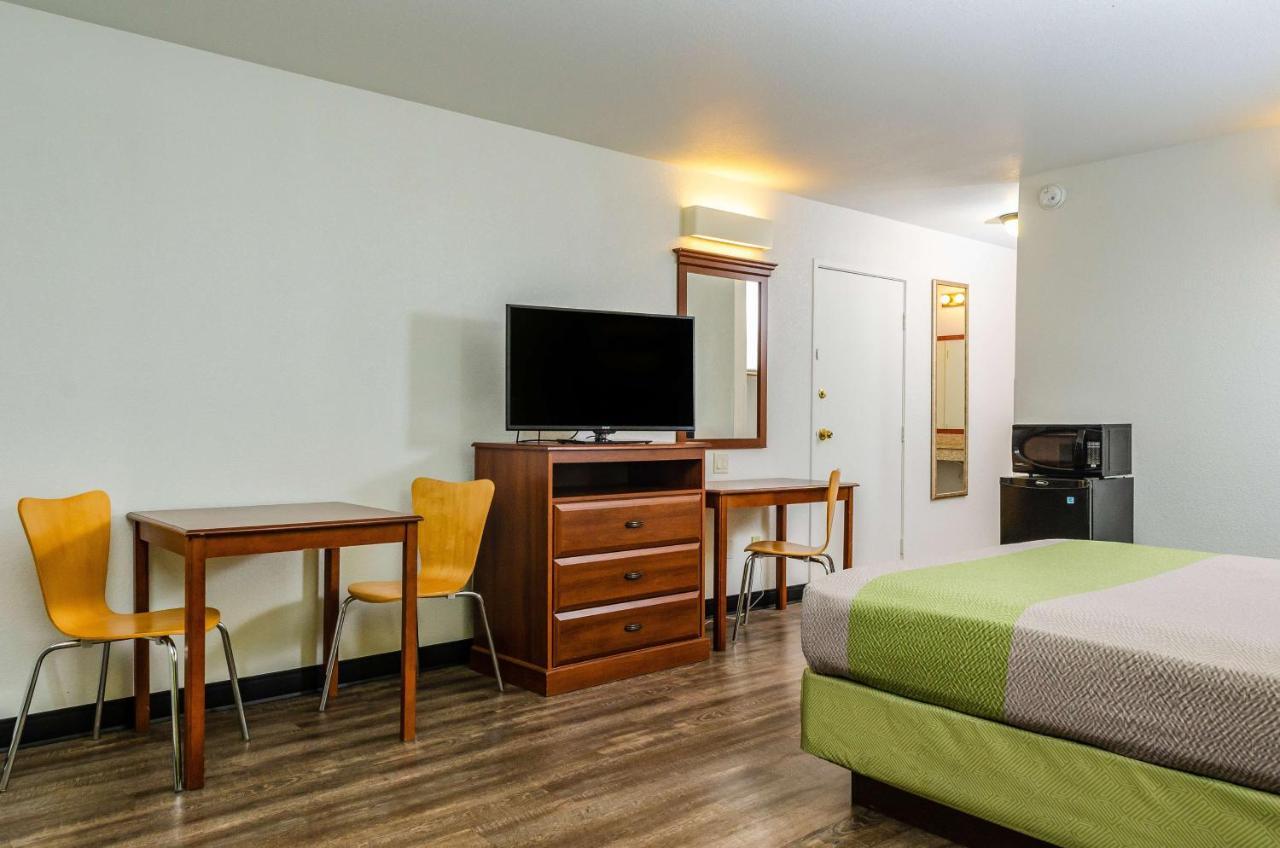 Motel 6 Oakdale, Ca Bagian luar foto