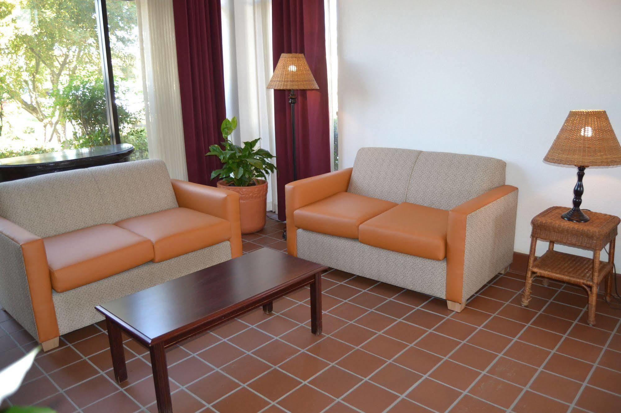 Motel 6 Oakdale, Ca Bagian luar foto