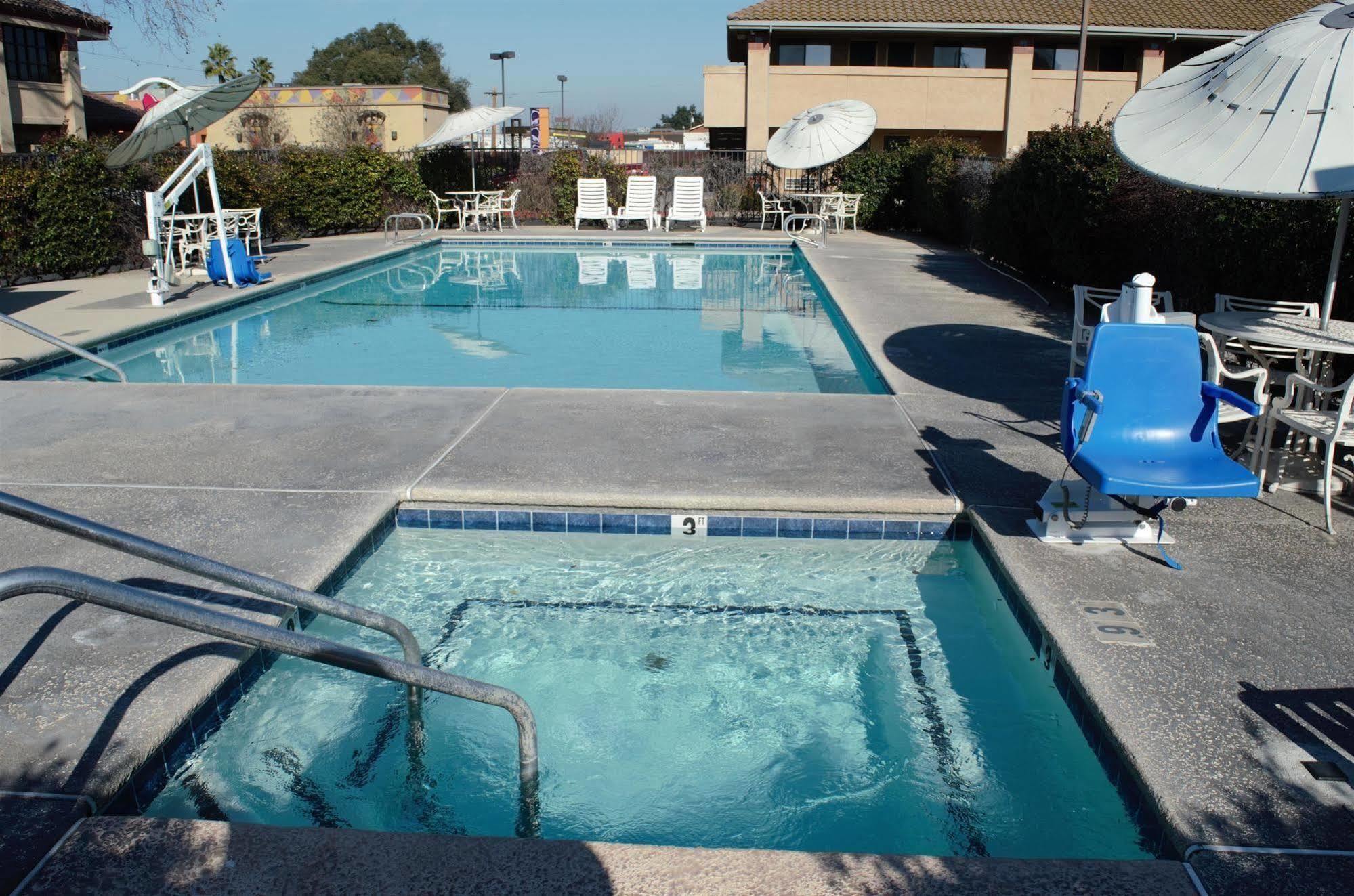 Motel 6 Oakdale, Ca Bagian luar foto